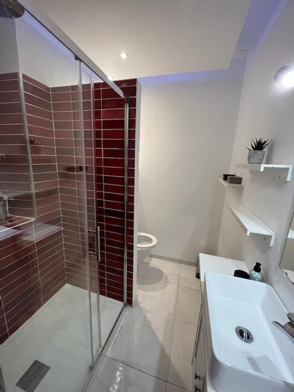 L'Appartement - Chambre Avec Salle De Bains Et Wc Dans Une Galerie D'Art Montbéliard Kültér fotó
